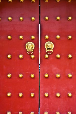 Red door in hutong area, close to Forbidden City, Beijing, Chinaの写真素材