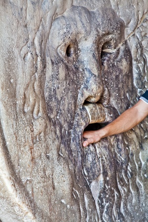 Starting from the Middle Ages, it was believed that if one told a lie with one's hand in the mouth of the sculpture, it would be bitten off.のeditorial素材