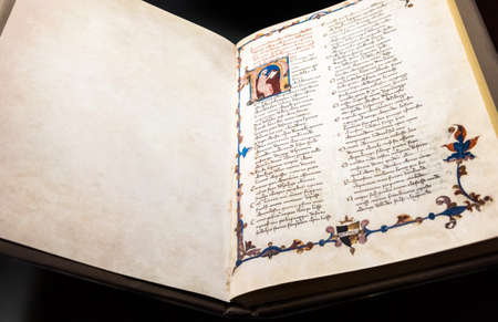FLORENCE, ITALY - circa July 2021. Antique manuscript sheet from Dante Divine Comedy, 16th Century copy.のeditorial素材
