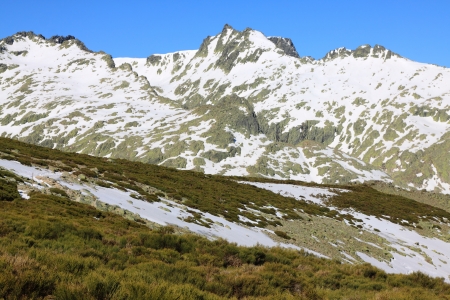 Snow gredos mountains in avila Spainの写真素材