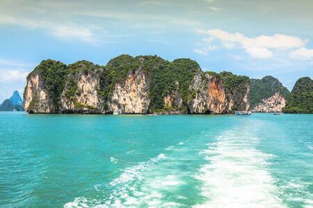 Rocky tropical landscape in the Pang Nga bay, Thailandの写真素材