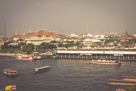 BANGKOK -DECEMBER 13,2013: View at the temples of Wat Arun and Chao Phraya River, Bangkokのeditorial素材