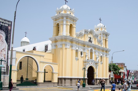 Lima, Peru - March 30, 2018: Traditional elaboration of floral carpets in Holy Week through the streets of Lima - Peru. Mother Church in Santiago de Surcoのeditorial素材