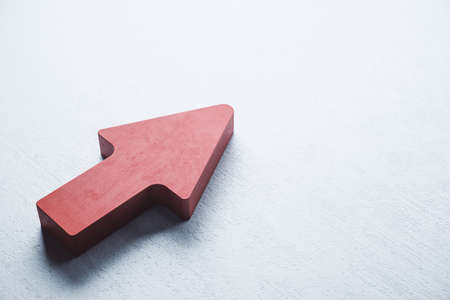 Red metal arrow on concrete wall. Leadership and Idea concept. 3D Renderingの写真素材