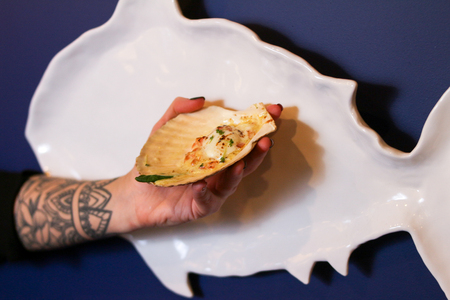 scallops with lemon with handの写真素材