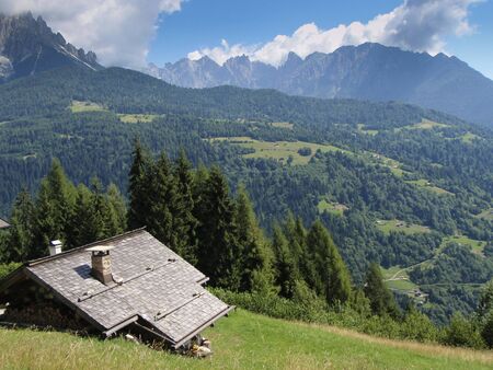 Alpine view with a house in the italian Dolomitesの写真素材