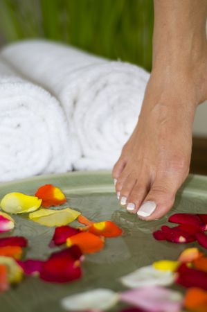 Feet enjoy a relaxing aromatherapy foot spaの写真素材