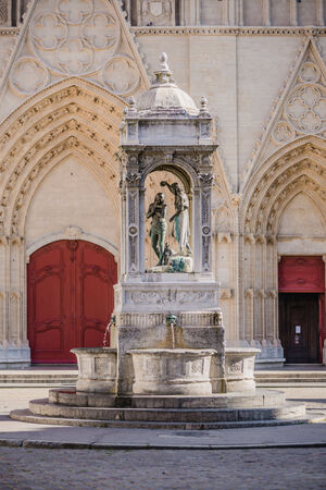 Sculpture in front of church in Lyon, Franceの写真素材