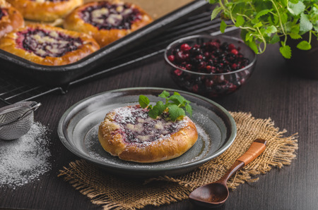 Rustic mini cake with berries and sugar crumble delish food, food styled photographyの写真素材