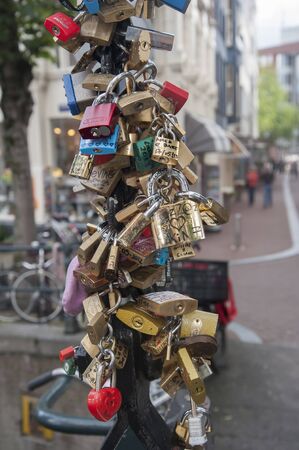 love lock bridge amsterdamのeditorial素材