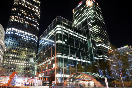 London's Canary Wharf lit up at nightのeditorial素材