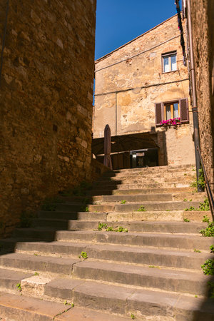 Old Stairs In San Gimignano On A Sunny Dayの写真素材