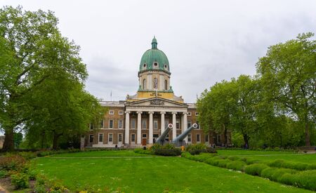 London, England - Mai 12, 2018: Imperial war museum on a cloudy day