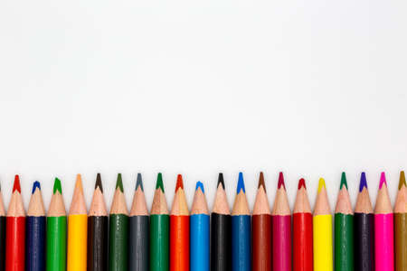Different colored pencils lined up in different colors with white background for school and arts with copy space for free text. Horizontalの写真素材