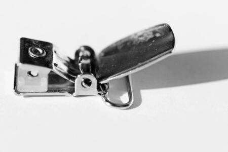 a clamp to the braces seen from the side, looks like a small hungry mouth with teeth