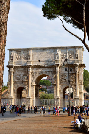 The historical Arch of Constantine in Romeのeditorial素材