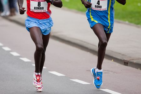 ROTTERDAM, THE NETHERLANDS - APRIL 11 : Annual Fortis Rotterdam Marathon. Runners on the city streets on April 11, 2010 in Rotterdamのeditorial素材