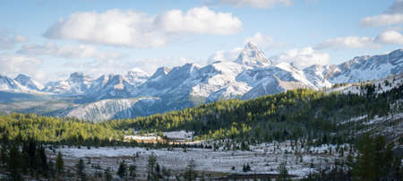 Beautiful alpine valley with mountains covered with fresh snow, Mt Assiniboine Pr. Park, Canadaの写真素材