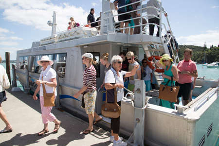 Ferry passengers disembark at Russell New Zealandのeditorial素材