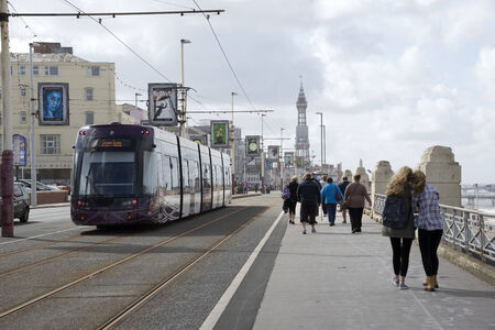 Holidaymakers on a cold summers day Blackpool UKのeditorial素材