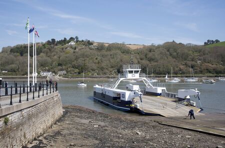 Upper RiverDart ferry making ready for vehicles and passengers Dartmouth Devon UKのeditorial素材