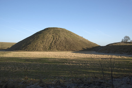 The prehistoric Silbury Hill near Avebury in Wiltshire England UKのeditorial素材