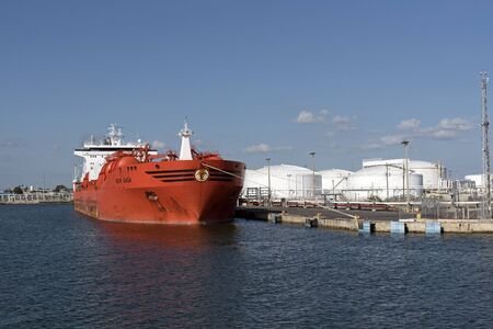 Port of Tampa Florida USA. The chemical tanker Bow Saga alongside the dockのeditorial素材