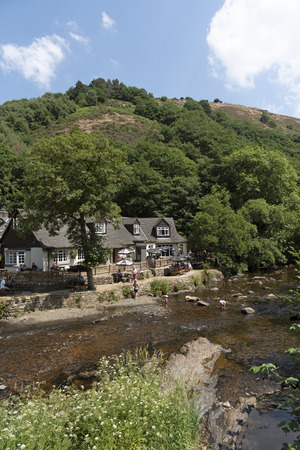 Fingle bridge, Drewsteignton, Devon, England UK. The Fingle Bridge inn a popular pub on the banks of the River Teign which flows through Dartmoor National Park.のeditorial素材