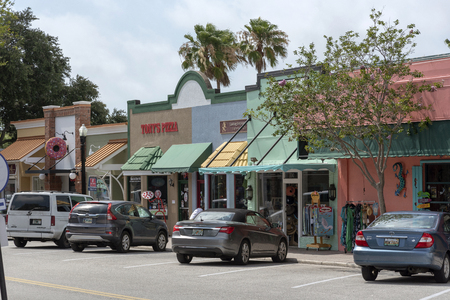 Dunedin, Florida, USA. Town centre shopping streetのeditorial素材
