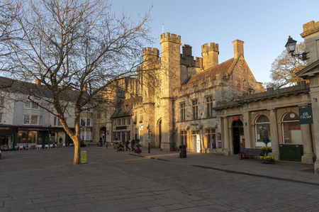 Wells, Somerset, England, UK. March 2019. Glowing sun illuminates the Market Place,and Bishops Eye Gatehouse in the cathedral city in the Mendip district of Somerset.のeditorial素材