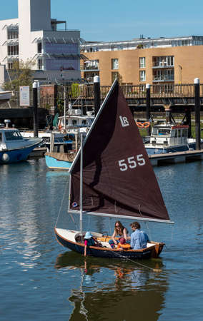 Lymington, Hampshire, England, UK, May 2020.  Family sailing a Laser Radial sailing boat on the Lymington River, Southern England, UK.のeditorial素材