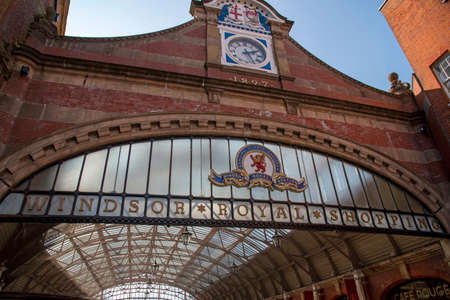 Windsor, Berkshire, England, UK. 2020. Entrance to the Windsor Royal Shopping complex oppostite Windsor Castle. The mall is situated in the Windsor and Eton Central Station.のeditorial素材