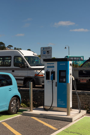 Penzance, Cornwall, England, UK. 2022. Car charging station for electric cars in a Penzance car park. UKのeditorial素材