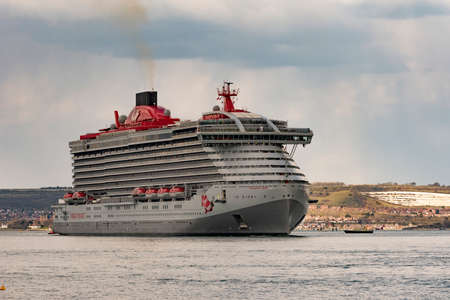 Portsmoth, England, UK. 2022. The Virgin company cruise ship Valiant Lady departing the port of Portsmouth in southern England, UKの写真素材