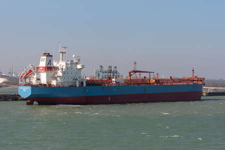 Fawley Refinery, Southampton, UK. 2022. Oil and chemical tanker ship Advantage Pretty alongside and offloading cargo at Fawley refinery on Southampton Water, UK. Registered in Marshall Islands.の写真素材