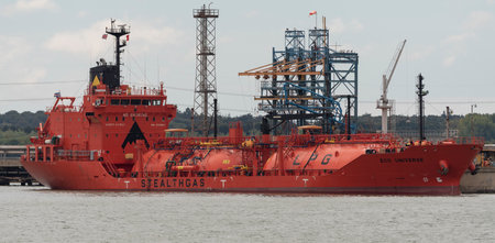 Fawley, Southampton, England, UK. 2022. A LPG tanker carrier alonside at Fawley refinery on Southampton Water, England, UKのeditorial素材