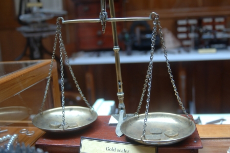 Old set of balance scales for weighing goldの写真素材