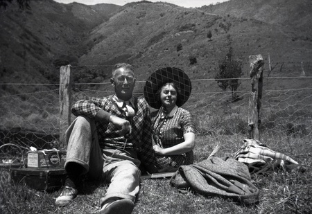 Circa 1910: Middle aged couple on picnic, probably in Canterbury, South Island, New Zealand, 1920sのeditorial素材