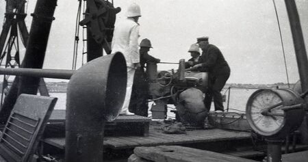Circa 1910: crew in action on a New Zealand steamship のeditorial素材