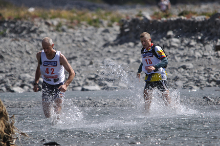 SOUTH ISLAND, NEW ZEALAND, FEBRUARY 12, 2011: Duncan Hamilton keeps ahead of Hamish Goodwin in the mountain leg of the 2011 Coast to Coast triathlon, West Coast, South Island, New Zealandのeditorial素材