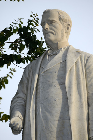 Statue of Governor George Grey at the University of Auckland, Northland, New Zealand. George Grey (1812-1898) was governor of New Zealand during the tumultuous land wars against the Maori.のeditorial素材