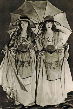 Studio portrait of Hollywood actresses Lillian and Dorothy Gish, famous during the era of silent movies. Centrefold from Picture Show Art Supplement circa 1923.のeditorial素材