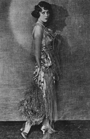 Studio portrait of Hollywood actress, Edith Roberts, famous during the era of silent movies. Centrefold from Picture Show Art Supplement circa 1923.のeditorial素材