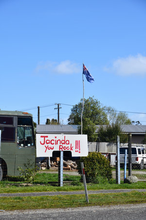 KUMARA, NEW ZEALAND, SEPTEMBER 16, 2020: A supporter of New Zealand Prime Minister, Jacinda Adern, makes a statement in Kumara on the West Coast of the South Island in the leadup to the 2020 election.のeditorial素材