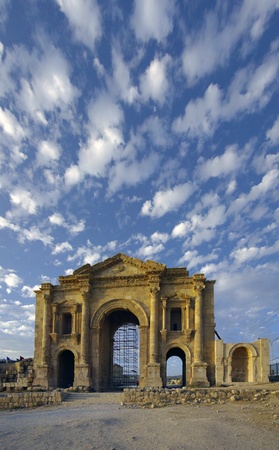 Hadrian's Arch, Jerash, Jordan. This is a triumphal arch built in AD 129 to commemorate the visit of the Emperor Hadrian to Jerash in Jordan.  Point of interest in Jordan.  Jarash, Jordan, Arch, Column, Limestone, Roman, Latin, Rome, Carving, Archaeology,の写真素材