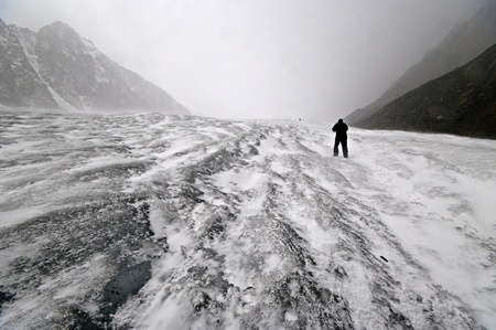 Two men climbering in Altay mountains, Russia のeditorial素材