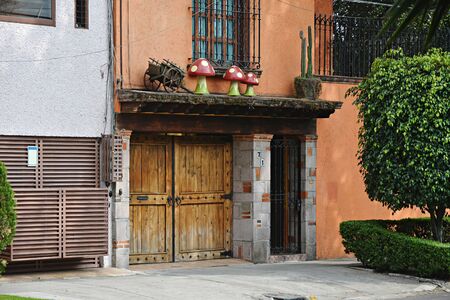 A colorful house in the Coyoacan neighborhood in Mexico City.This is one of the most intersting places to visit in the capital of the Mexico.のeditorial素材