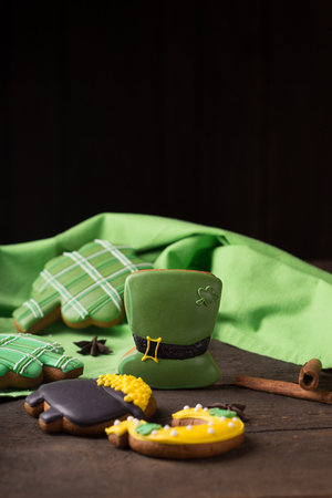 happy saint Patrick's day with gingerbread cookiesの写真素材