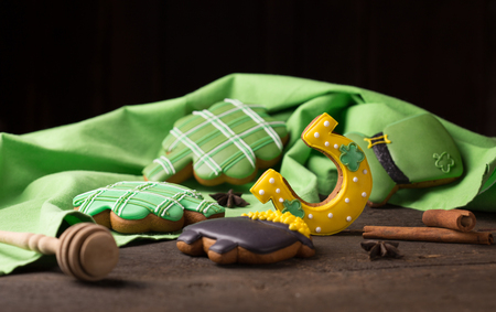 happy saint Patrick's day with gingerbread cookiesの写真素材