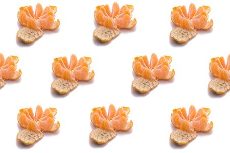 seamless pattern of peeled tangerine on a white background.の写真素材